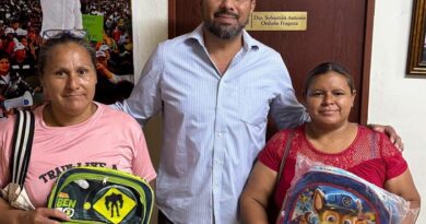 Sebastián Orduño lleva apoyo con mochilas a familias de Guaymas e invita a legisladores a sumarse