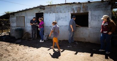 Continúa Gobierno de Sonora con atención a viviendas afectadas por el huracán Polo en Bahía de Lobos