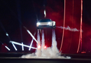 Tesla presenta un auto capaz de volar y acelerar de 0 a 100 km/h en menos de un segundo