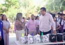 Ramón Flores cumple gestión con entrega de equipo deportivo en secundaria de Guaymas