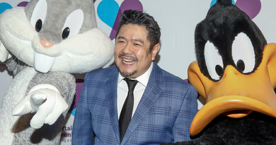 Fallece el actor Eric Bauza a los 46 años, voz de Bugs Bunny y el Pato Lucas